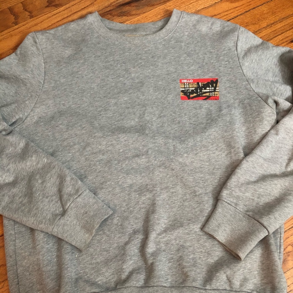 Never worn! Burberry Sweatshirt!